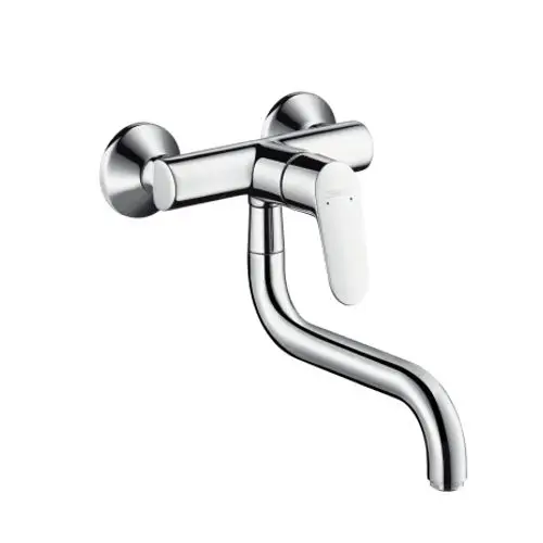 Chromfarbener Spültischmischer von Hansgrohe mit einem einzelstrahligem Auslauf und einem weißen Hebel zur Temperatur- und Durchflussregelung. Wandmontage.